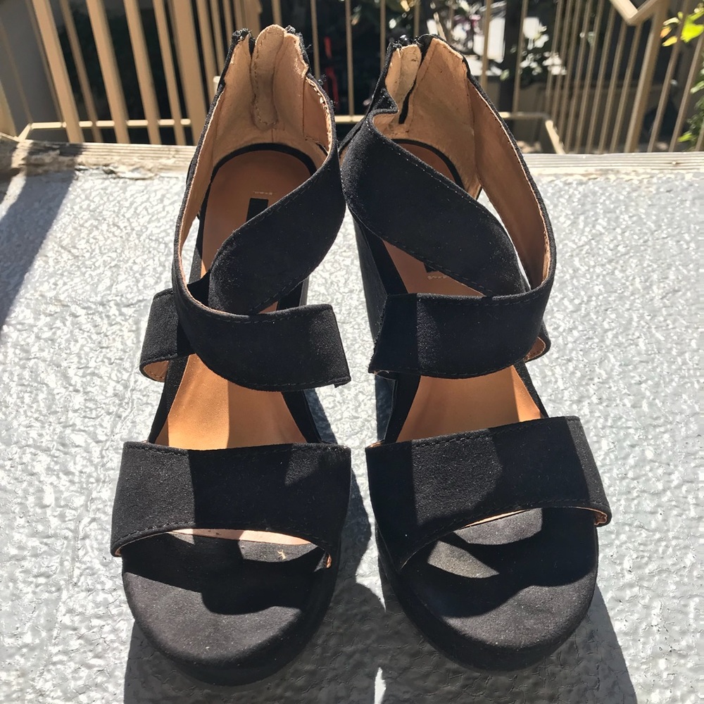Black Wedges
